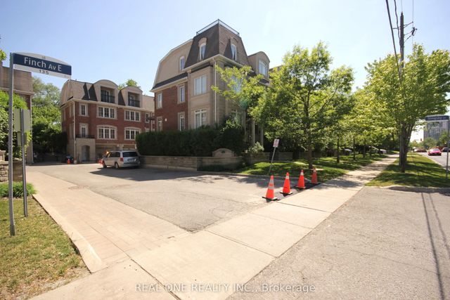 7 Slingsby Lane, Toronto C14