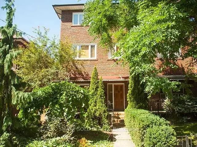Lower 232 Crawford Street, Toronto C01