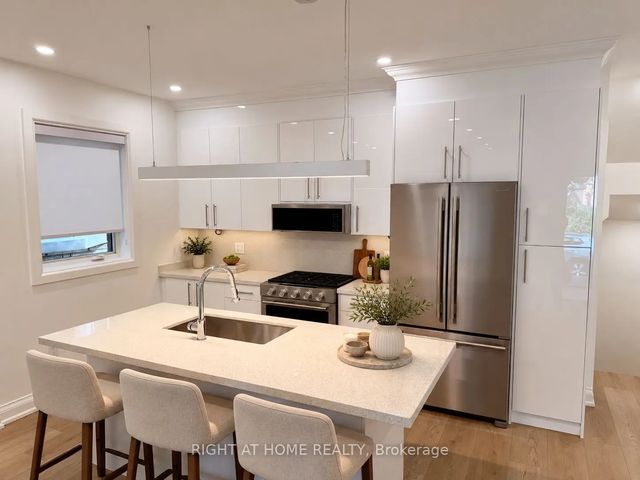 57 Hepbourne Street 1, Toronto C01