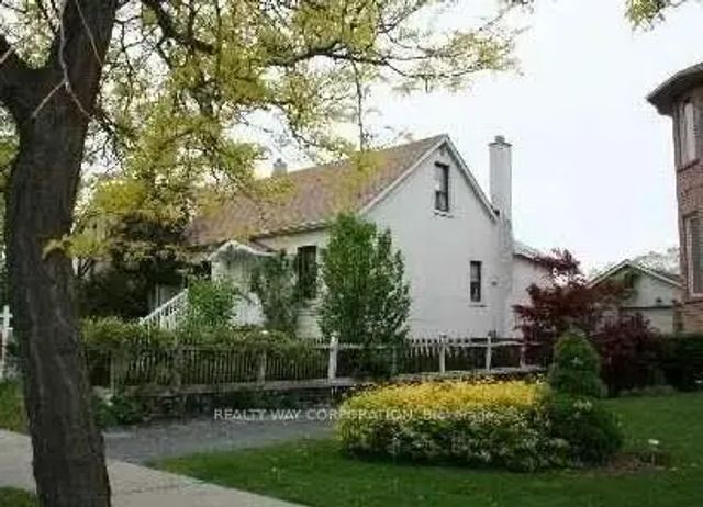 12 Centre Avenue, Toronto C14