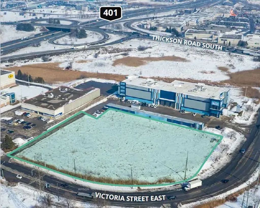 1578 Victoria Street E, Whitby
