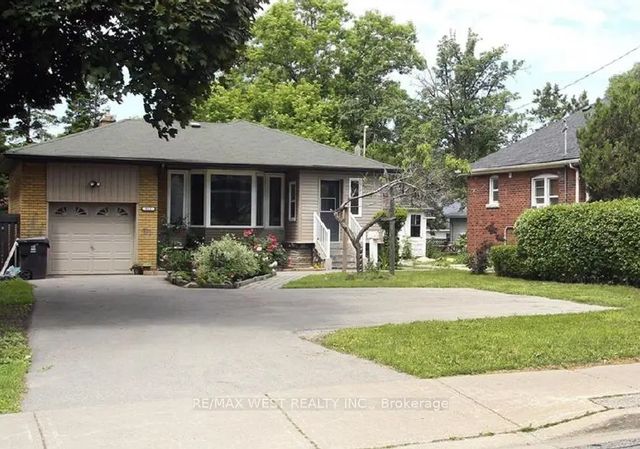 812 Kennedy Road, Toronto E04