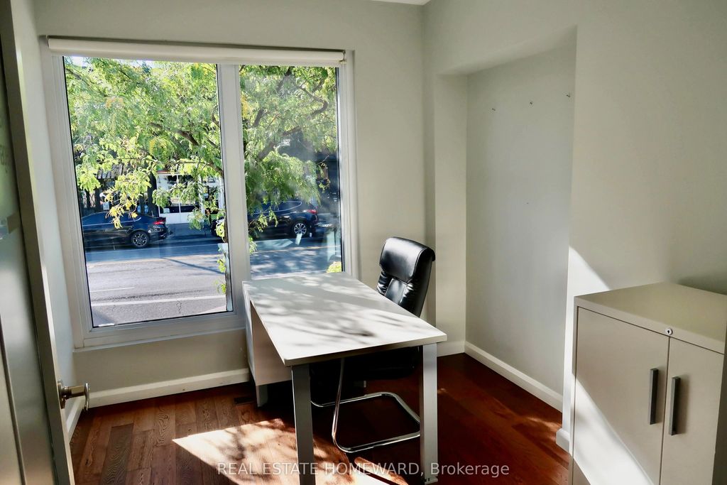 276 Danforth Avenue, Toronto E03