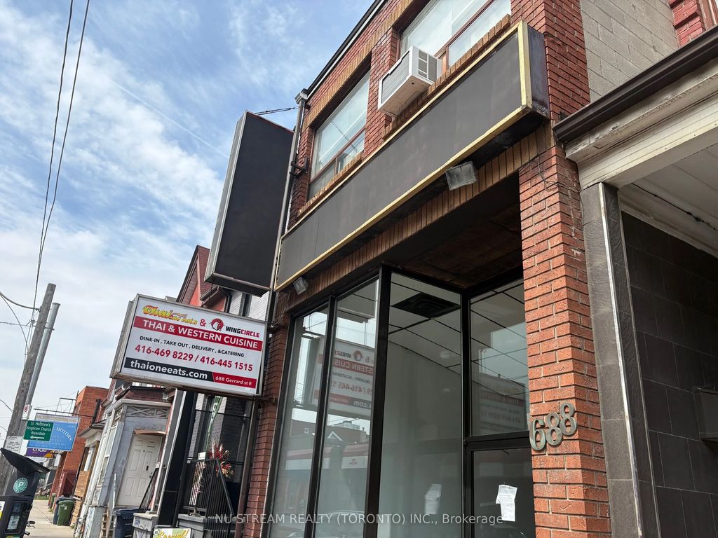 688 Gerrard Street, Toronto E01