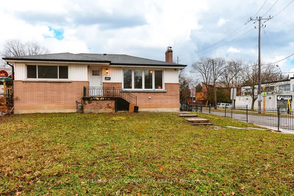 240 Markham Road Main Floor, Toronto E08