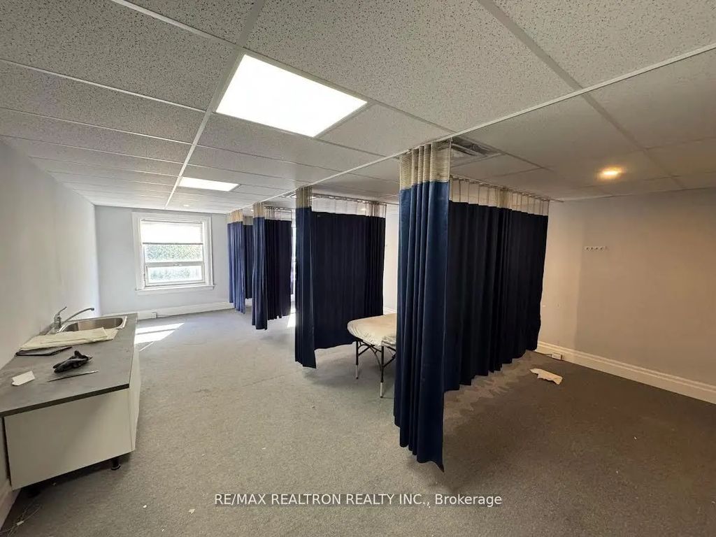 1188 Danforth Avenue, Toronto E03