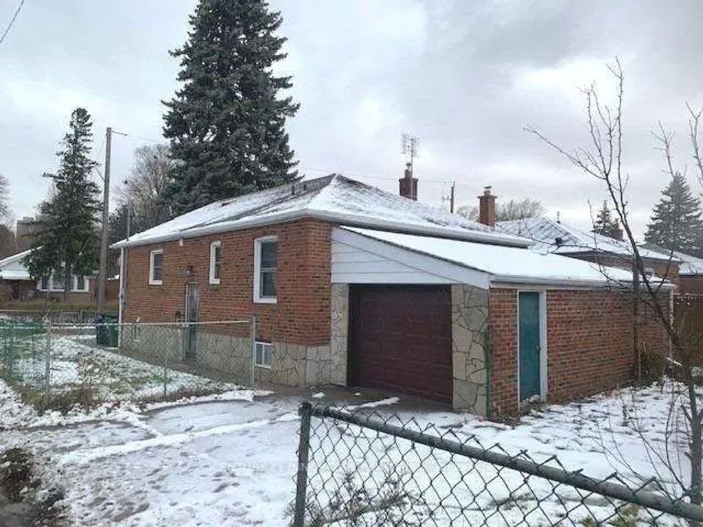 46 Medhurst Road Bsmt, Toronto E03