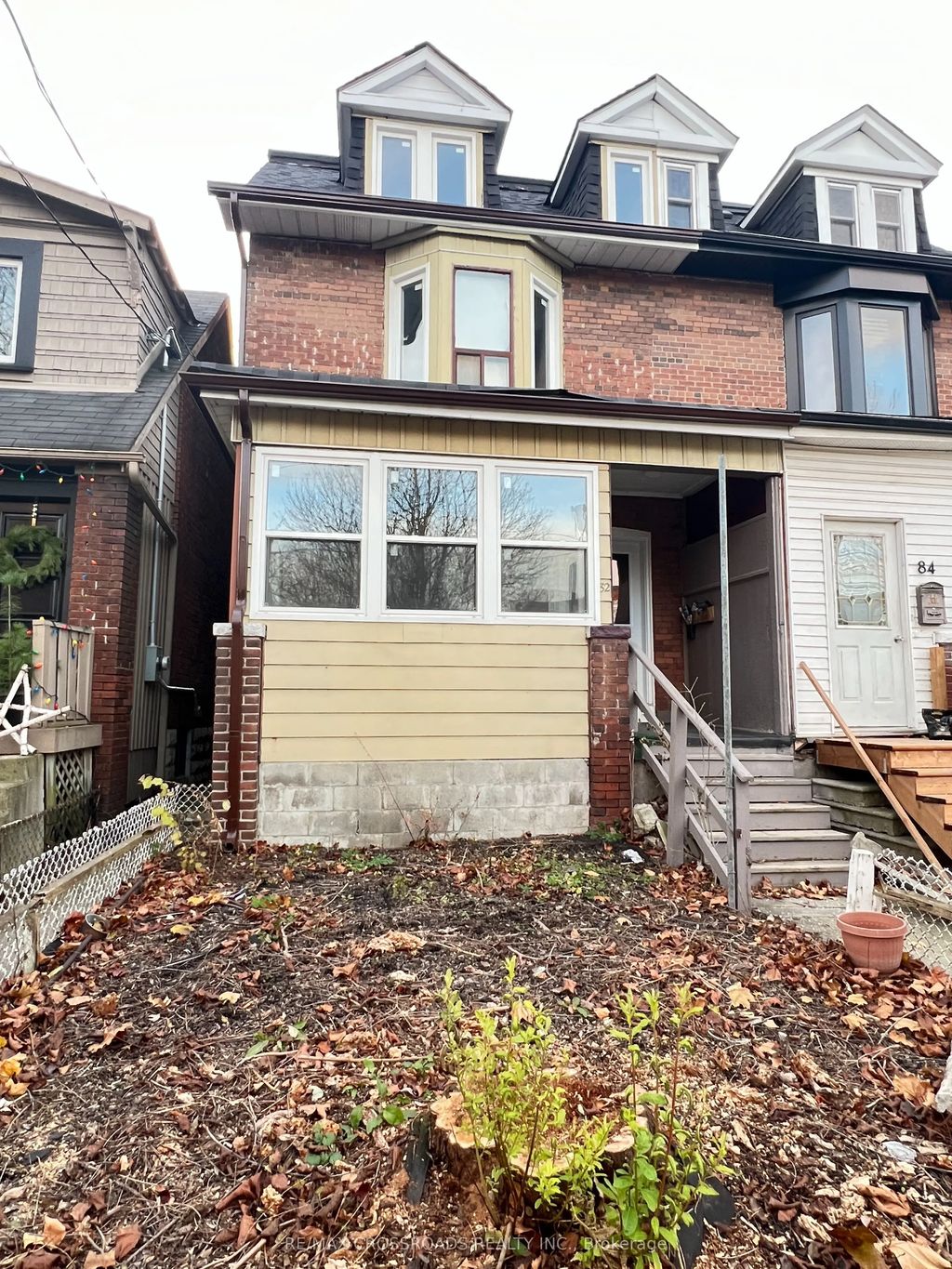 82 Curzon Street Unit 3, Toronto E01