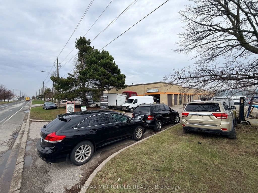 695 Finley Avenue 3, Ajax