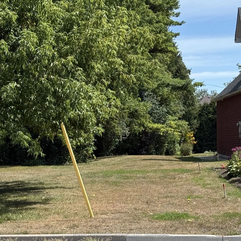 1835 Pine Grove Avenue, Pickering