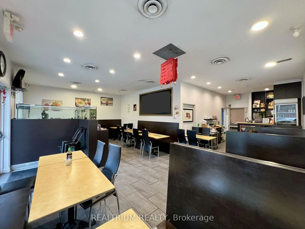 58 Redlea Avenue, Toronto E07