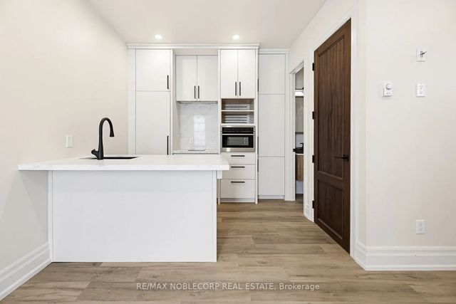 108 Enderby Road 5, Toronto E02