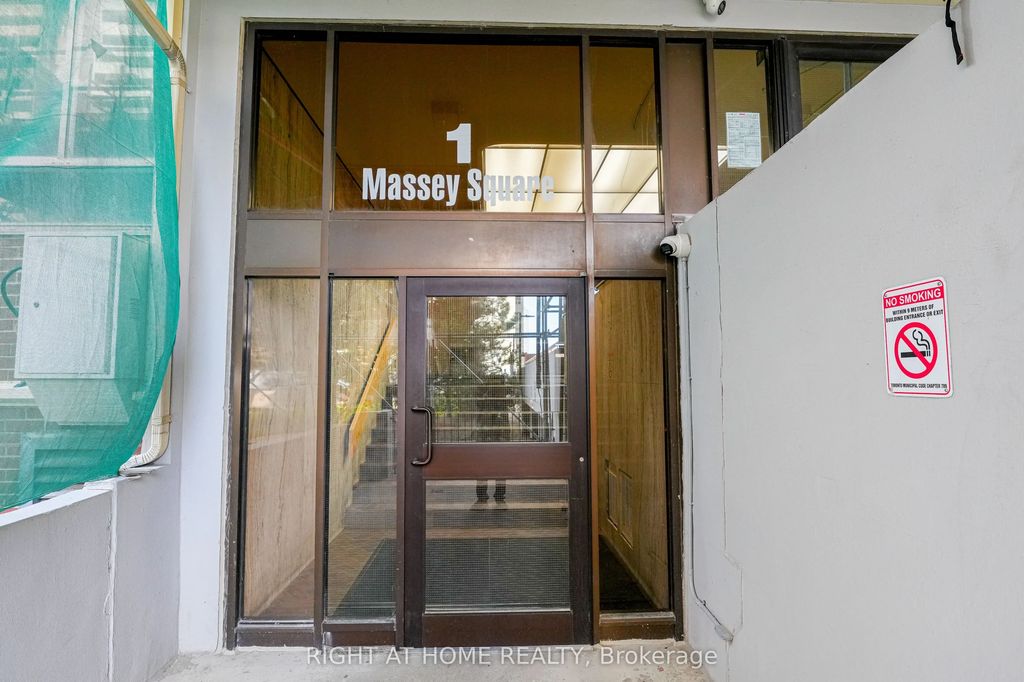 1 Massey Square 2203, Toronto E03
