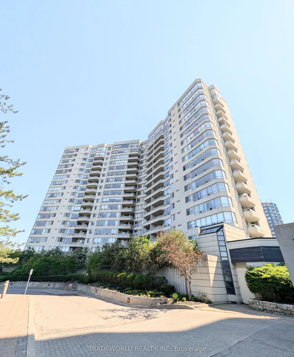 150 Alton Towers Circle 405, Toronto E07