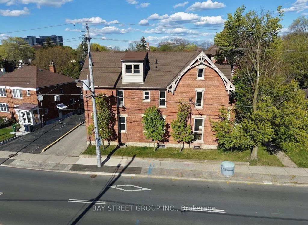 1311 Pape Avenue, Toronto E03