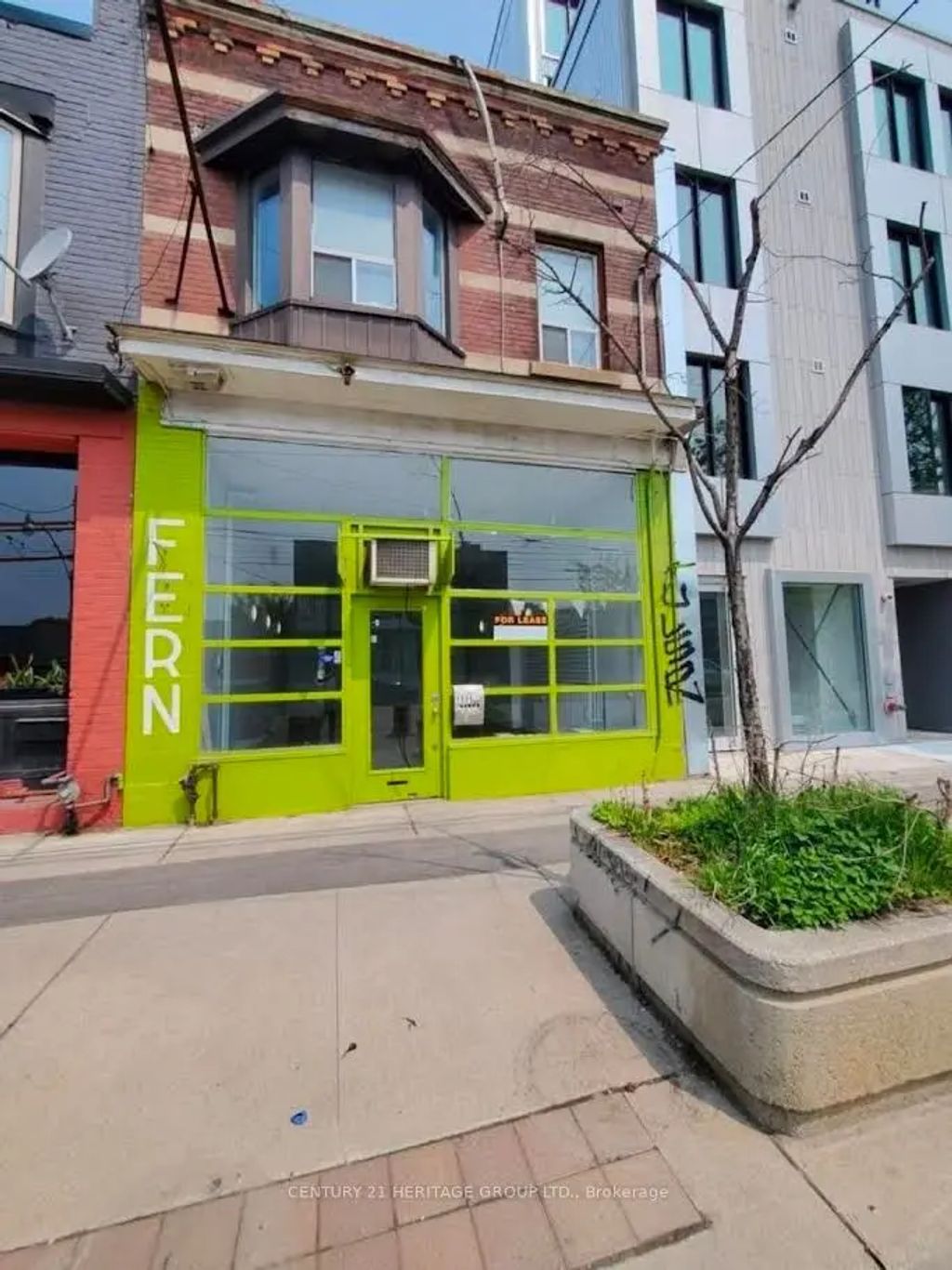 1596 Queen Street E, Toronto E01