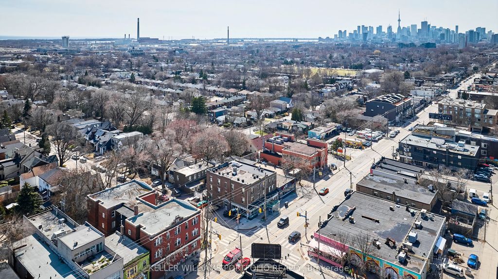 1395 Gerrard Street E, Toronto E01