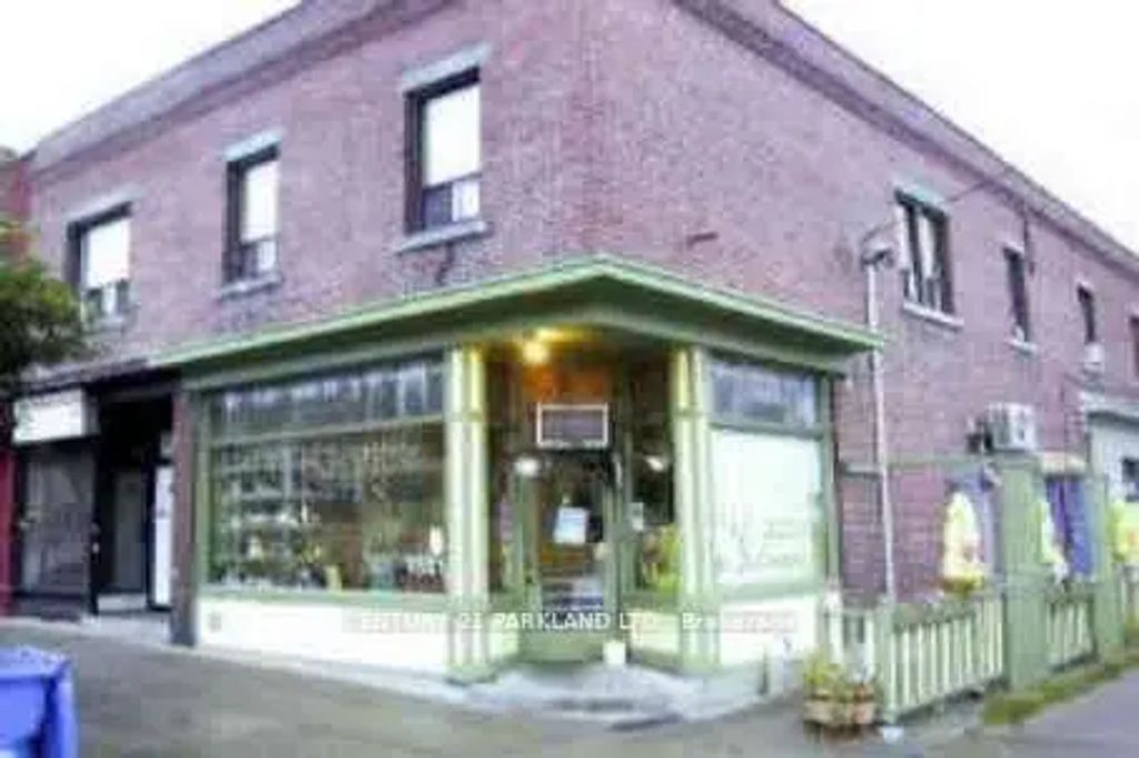 1331 Danforth Avenue, Toronto E01