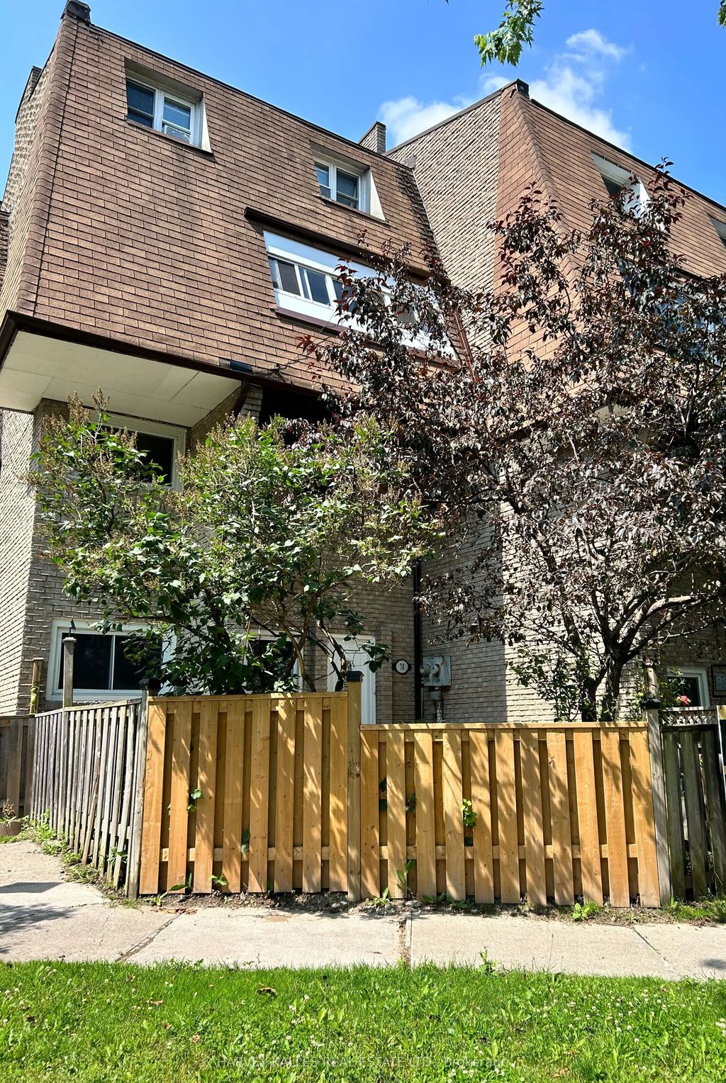78 Scarborough Golf Club Road 58, Toronto E08