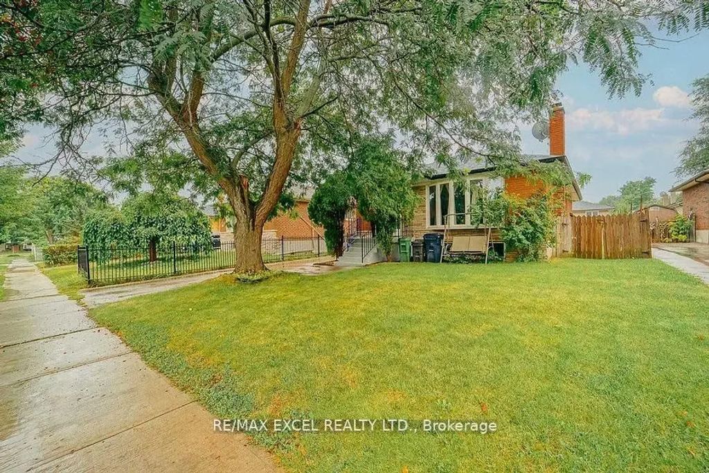 22 Gander Drive Main, Toronto E09