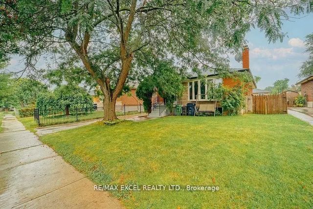 22 Gander Drive Main, Toronto E09
