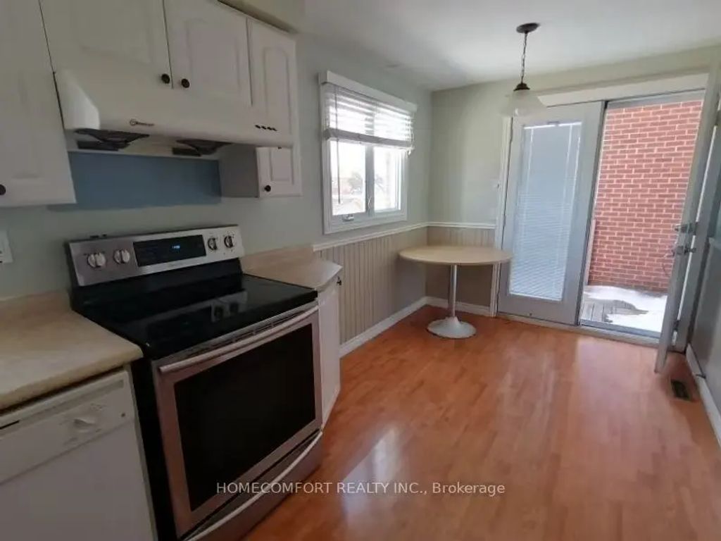 68 Carondale Crescent, Toronto E05