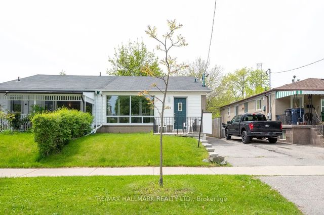 152 Santamonica Boulevard, Toronto E04