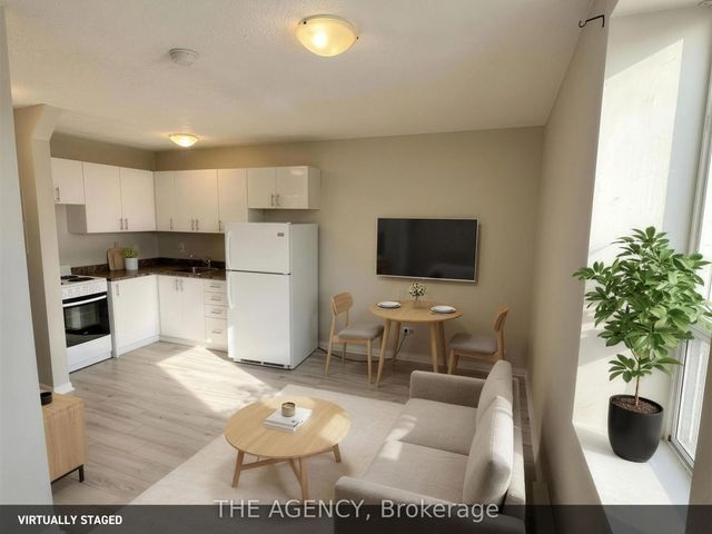 45 King Avenue W 9, Clarington