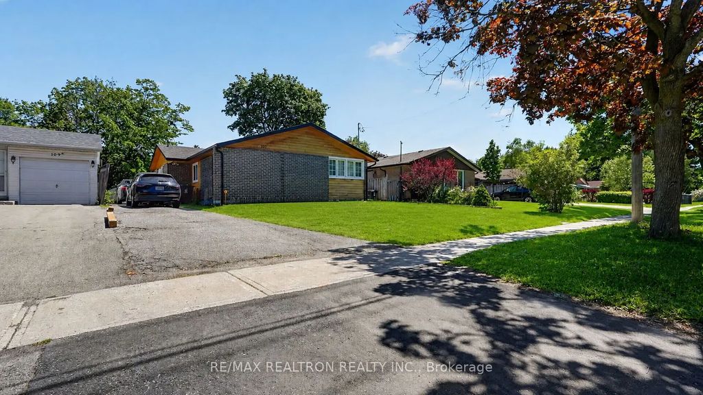 107 Kirker Avenue, Toronto E09