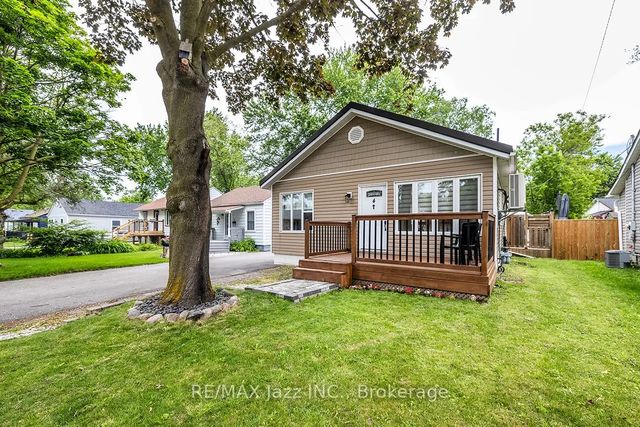 4 Maple Street, Ajax