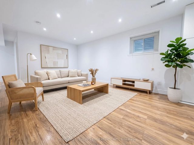 21 Colinayre Crescent, Toronto E05