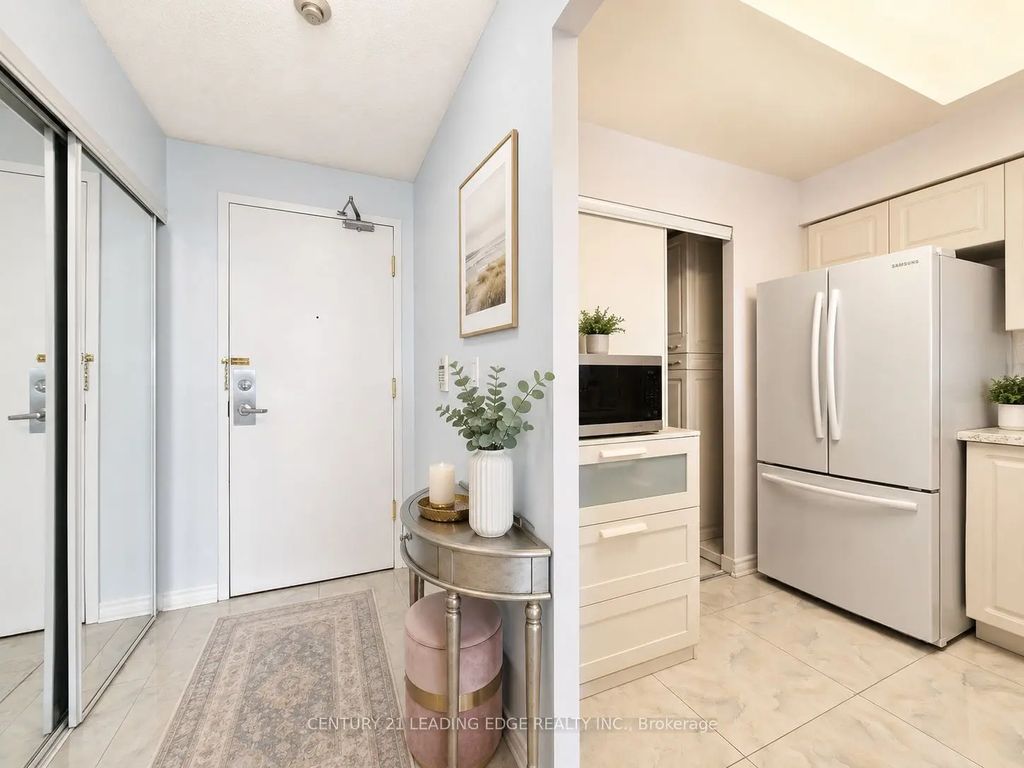 68 Corporate Drive 2721, Toronto E09
