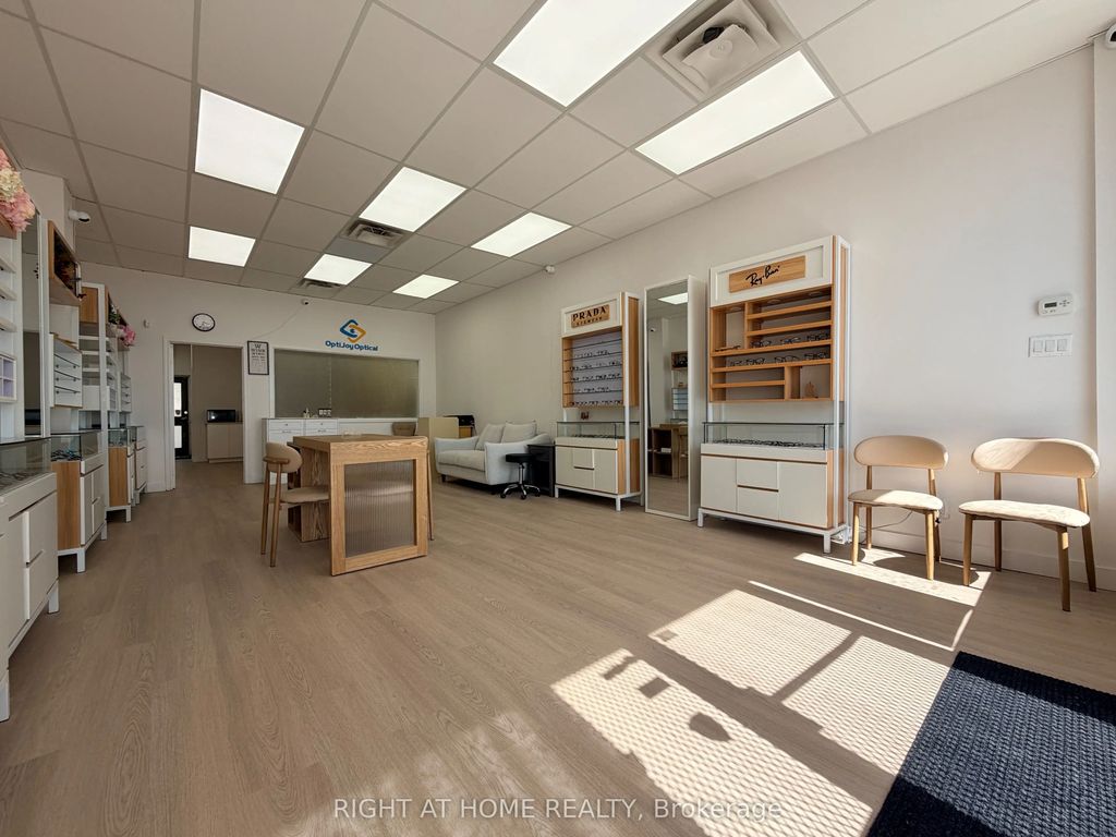 4779 Steeles Avenue E B07, Toronto E07