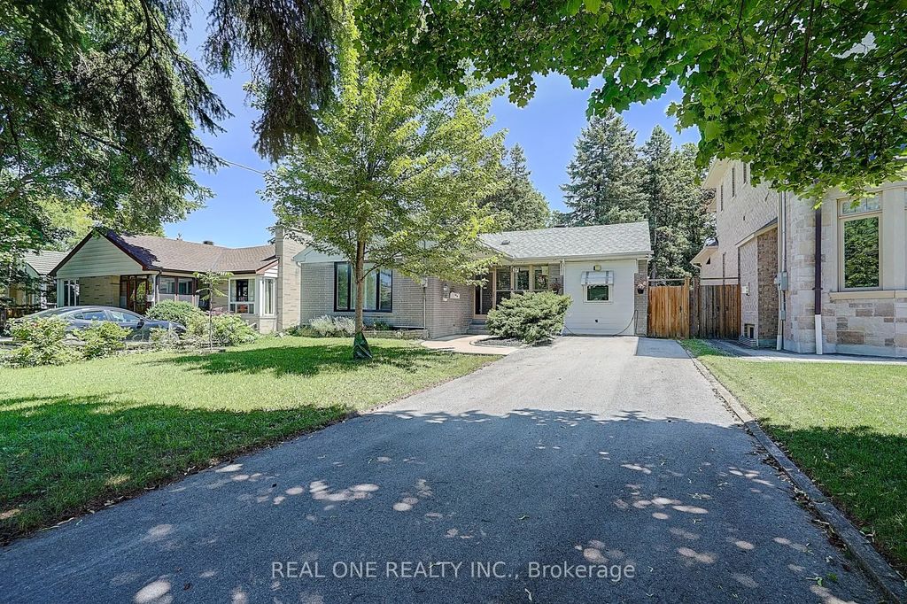 37 Lauralynn Crescent, Toronto E07