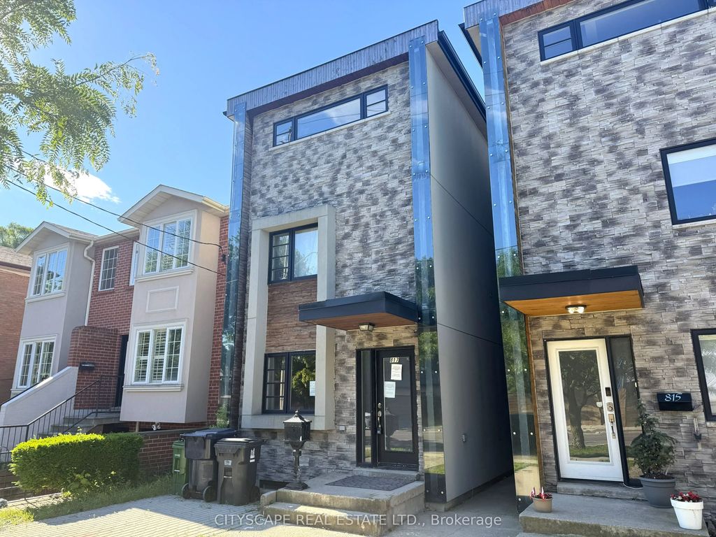 817 Cosburn Avenue, Toronto E03