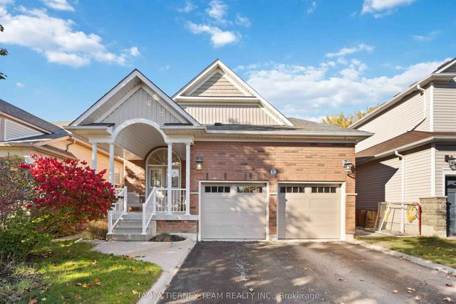 16 Cody Avenue, Whitby