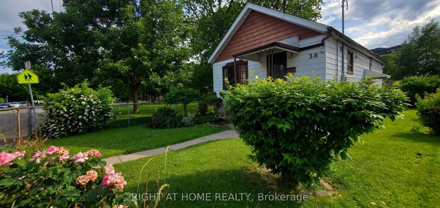 38 Madelaine Avenue, Toronto E06