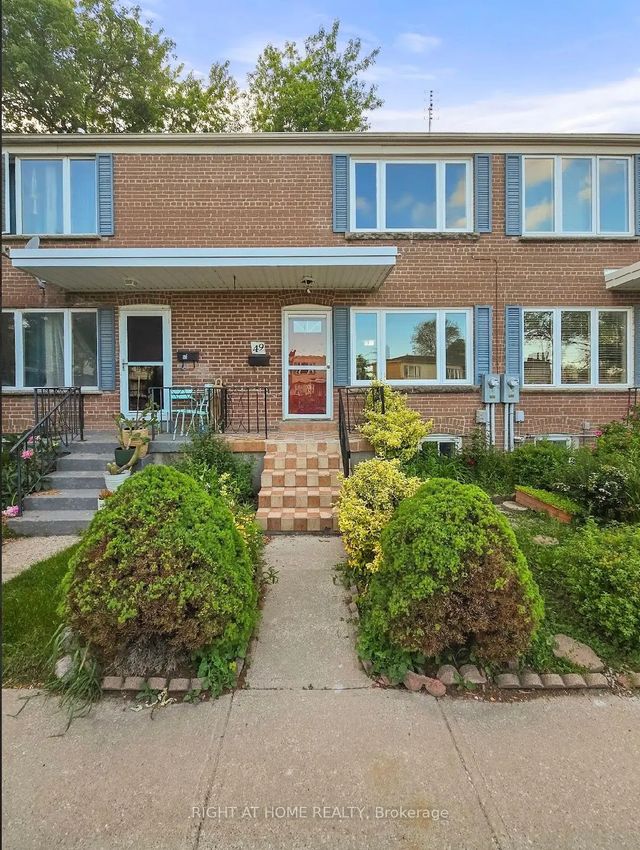 740 Kennedy Road 49, Toronto E04