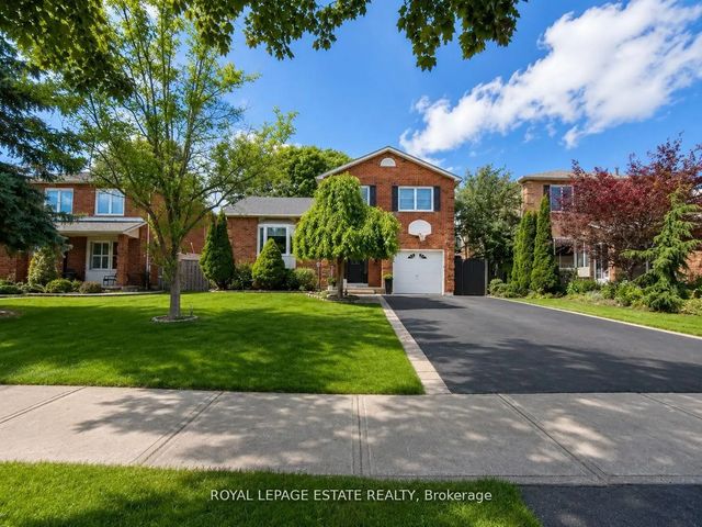 130 William Stephenson Drive, Whitby