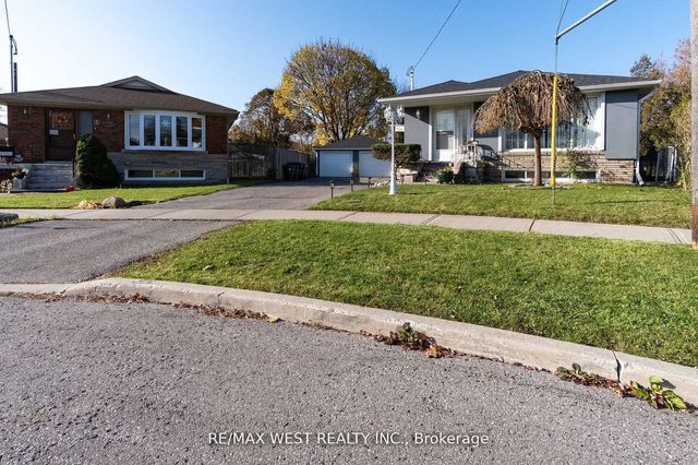 10 Pastrano Court, Toronto E08