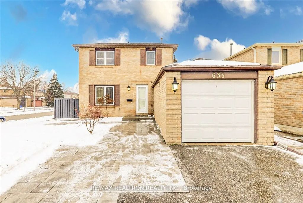 635 Beckworth Square Bsmt, Pickering
