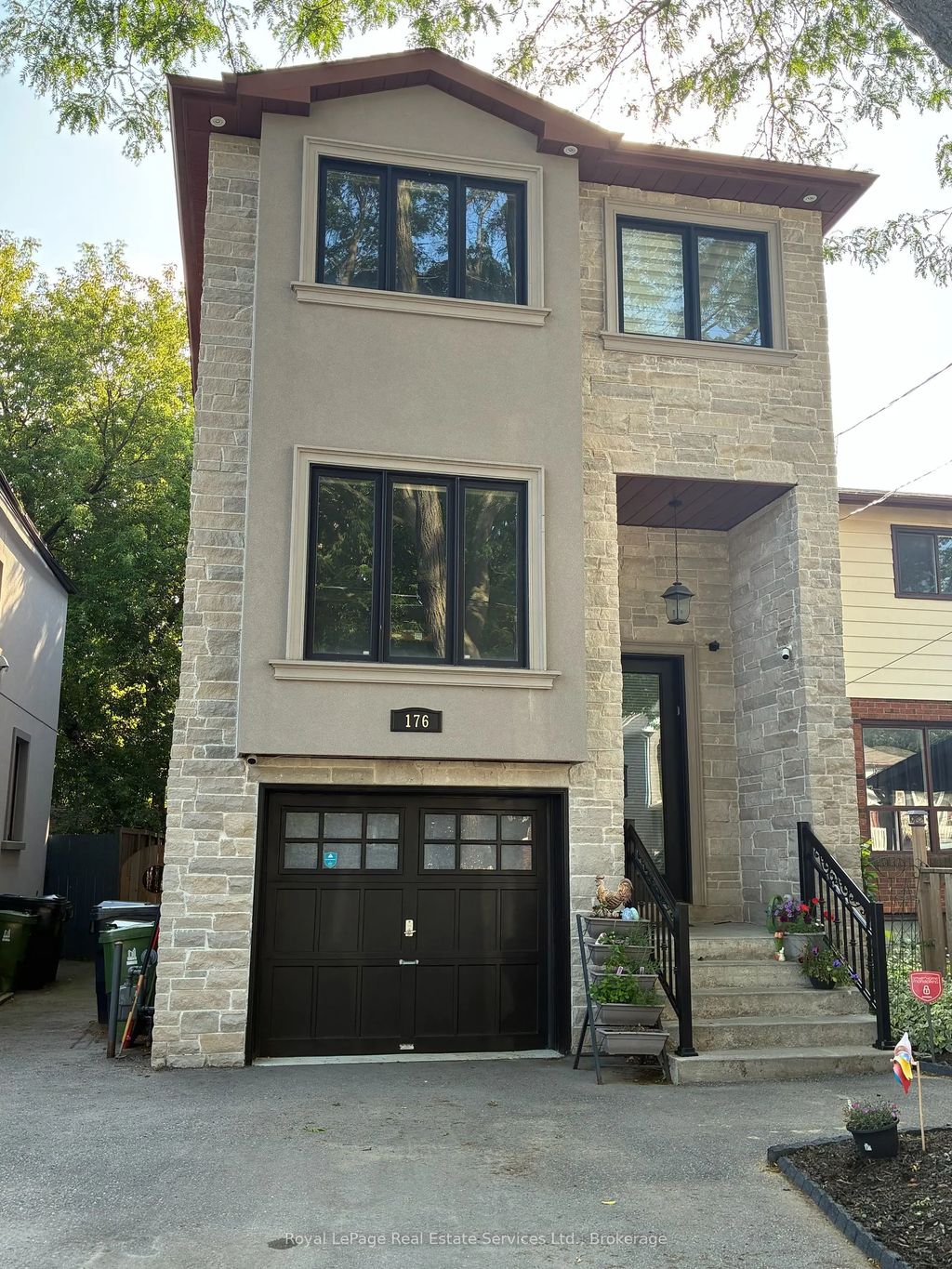 176 Leyton Avenue, Toronto E06