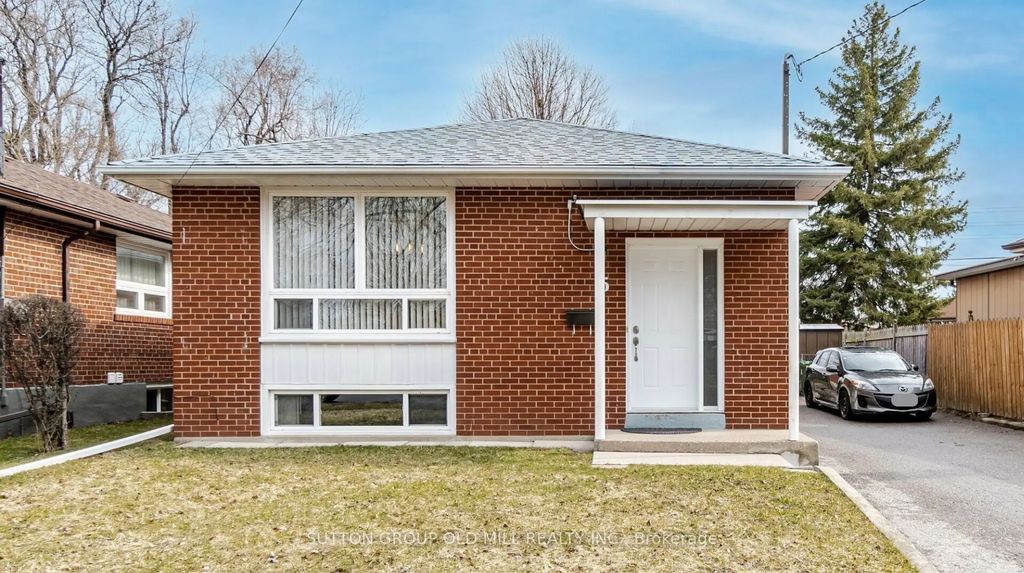 5 Applefield Drive Lower, Toronto E09