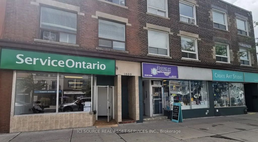 1811 Danforth Avenue, Toronto E02
