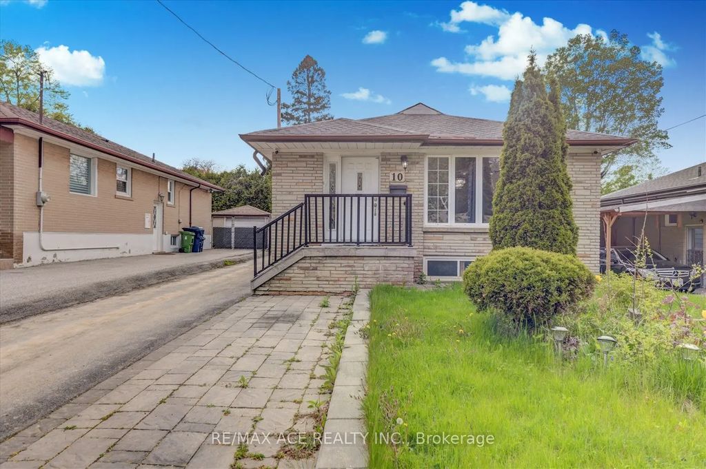 10 Blakemanor Boulevard, Toronto E09