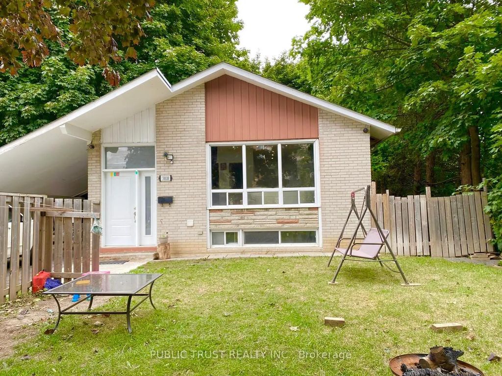3818 Lawrence Avenue E, Toronto E09