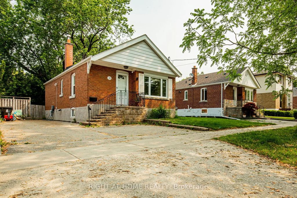 32 Florens Avenue, Toronto E04