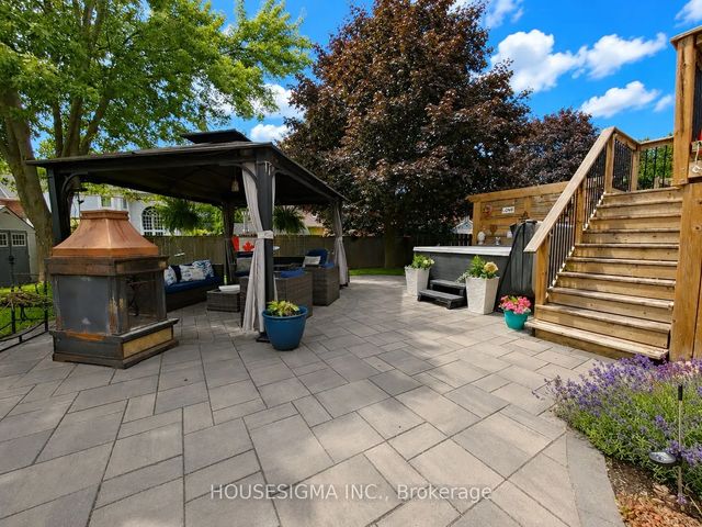 114 Zachary Place, Whitby