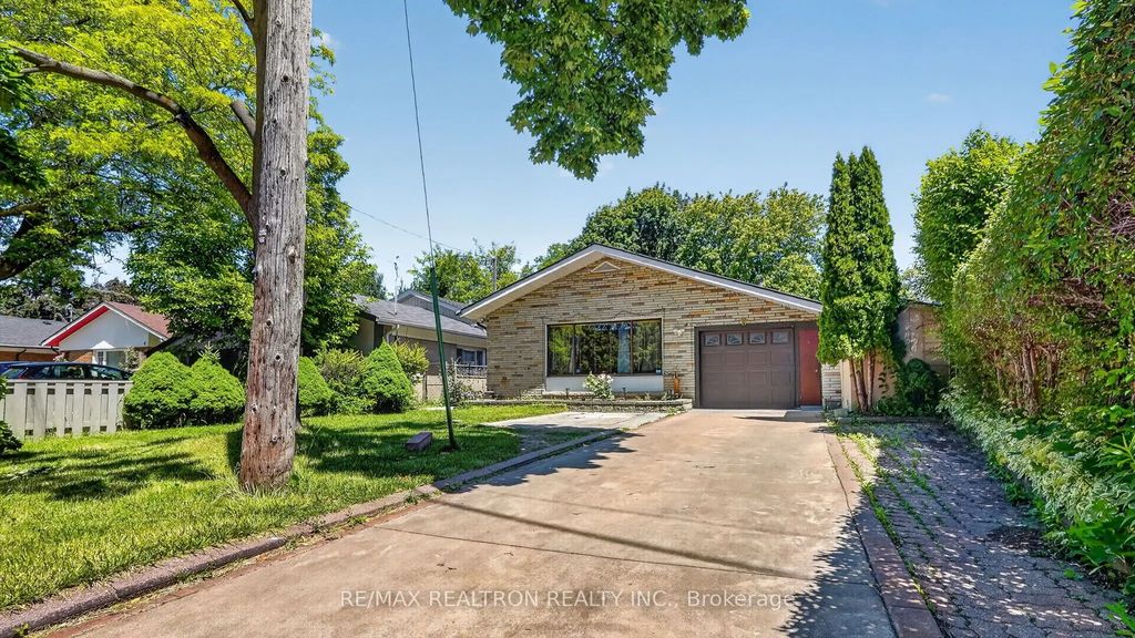 8 Bonnechere Crescent, Toronto E09