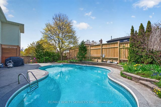 2 Dunbar Drive, Whitby
